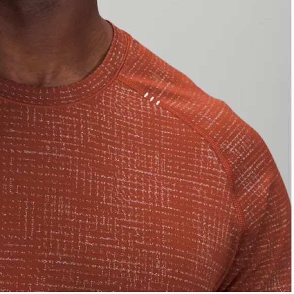 BRAND NEW men’s lululemon longsleeve w/tags - Picture 3 of 5